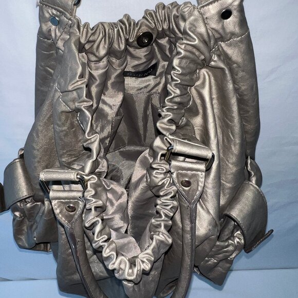 Bueno Gold Matte Metallic Bucket Bag with Scrunch Snap Opening, EC! - Picture 8 of 13